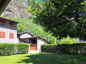 La Salle Les Champ:Chalet da ristrutturare: giardino