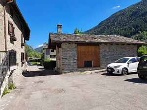La Salle Les Champ:Chalet da ristrutturare: esterni