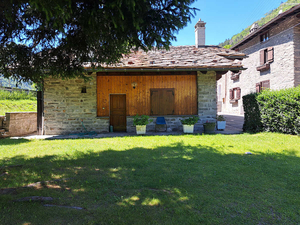 La Salle Les Champ:Chalet da ristrutturare: esterni