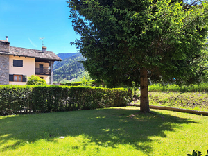 La Salle Les Champ:Chalet da ristrutturare: giardino