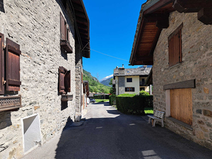 La Salle Les Champ:Chalet da ristrutturare: esterni