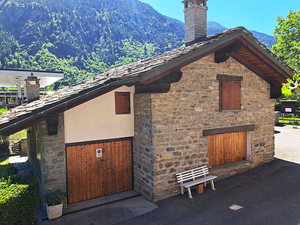 La Salle Les Champ:Chalet da ristrutturare: esterni