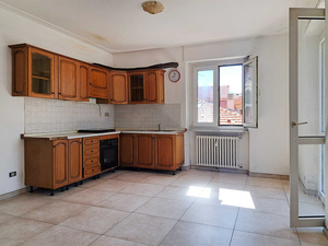 Aosta centro, alloggio 120 mq,  balconi, cantine: soggiorno