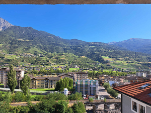 Aosta centro, alloggio 120 mq,  balconi, cantine: vista