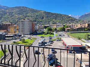 Aosta centro, alloggio 120 mq,  balconi, cantine: balcone