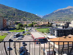Aosta centro, alloggio 120 mq,  balconi, cantine: balcone