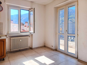 Aosta centro, alloggio 120 mq,  balconi, cantine: soggiorno