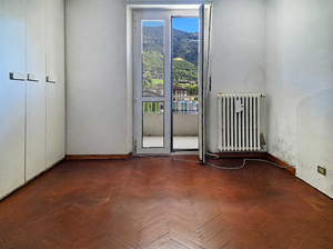 Aosta centro, alloggio 120 mq,  balconi, cantine: camera