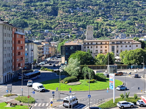 Aosta centro, alloggio 120 mq,  balconi, cantine: vista