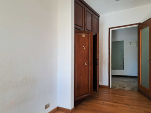 Aosta centro, alloggio 120 mq,  balconi, cantine: camera