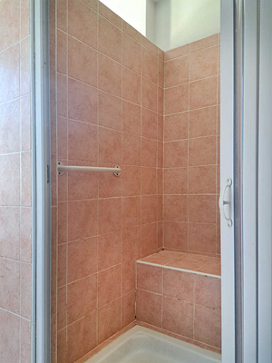Aosta centro, alloggio 120 mq,  balconi, cantine: bagno