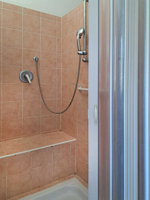 Aosta centro, alloggio 120 mq,  balconi, cantine: bagno