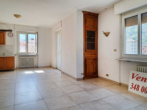 Aosta centro, alloggio 120 mq,  balconi, cantine: soggiorno