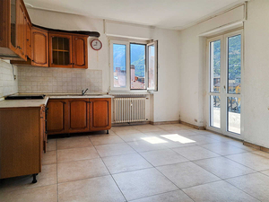 Aosta centro, alloggio 120 mq,  balconi, cantine: soggiorno