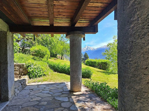 La Salle,:chalet nel bosco: portico