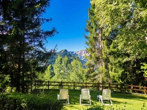 La Salle,:chalet nel bosco: giardino