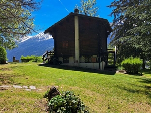 La Salle,:chalet nel bosco: esterni