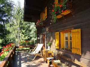 La Salle,:chalet nel bosco: terrazza