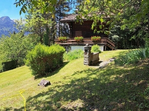 La Salle,:chalet nel bosco: esterni