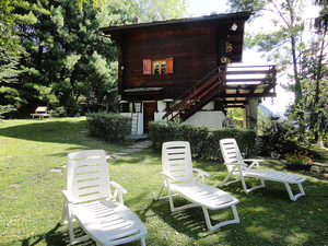 La Salle,:chalet nel bosco: giardino