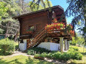 La Salle,:chalet nel bosco: esterni