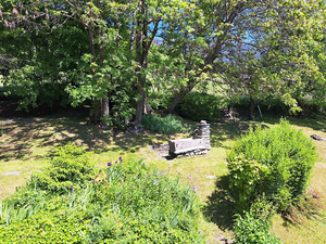La Salle,:chalet nel bosco: fontanile