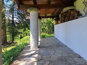 La Salle,:chalet nel bosco: portico
