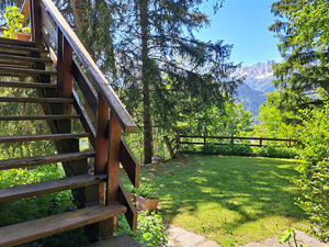 La Salle,:chalet nel bosco: giardino