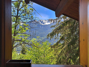 La Salle,:chalet nel bosco: vista