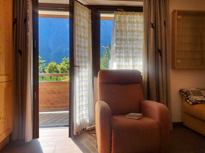 Courmaison bilocale terrazza posto auto: soggiorno