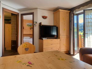 Courmaison bilocale terrazza posto auto: soggiorno