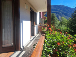 Courmaison bilocale terrazza posto auto: balconata