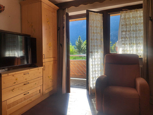Courmaison bilocale terrazza posto auto: soggiorno