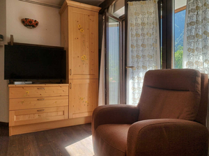 Courmaison bilocale terrazza posto auto: soggiorno