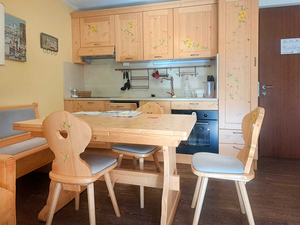 Courmaison bilocale terrazza posto auto: soggiorno