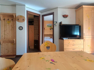 Courmaison bilocale terrazza posto auto: soggiorno