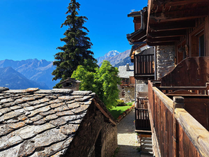 La salle Challancin trilocale panoramico: balcone