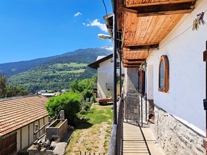 Doues/Roisan, casa colonica da ristrutturare: balcone