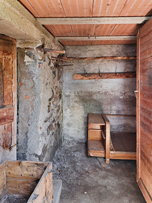 Doues/Roisan, casa colonica da ristrutturare: interni