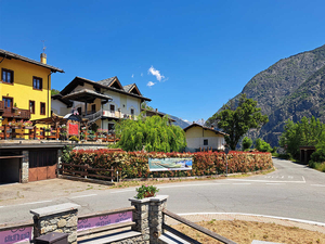 Doues/Roisan, casa colonica da ristrutturare: esterni