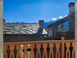 La Salle, nuovo quadrilocale 2 balconi: balcone