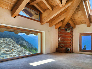 La Salle: nuova mansarda, balcone, cantina: soggiorno