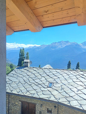 La Salle: nuova mansarda, balcone, cantina: vista