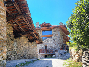 La Salle: nuova mansarda, balcone, cantina: esterni